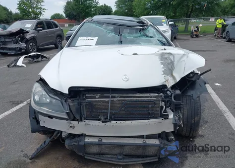 2014 Mercedes-Benz C 250 z USA, uszkodzony, nr VIN WDDGJ4HB1EG163012